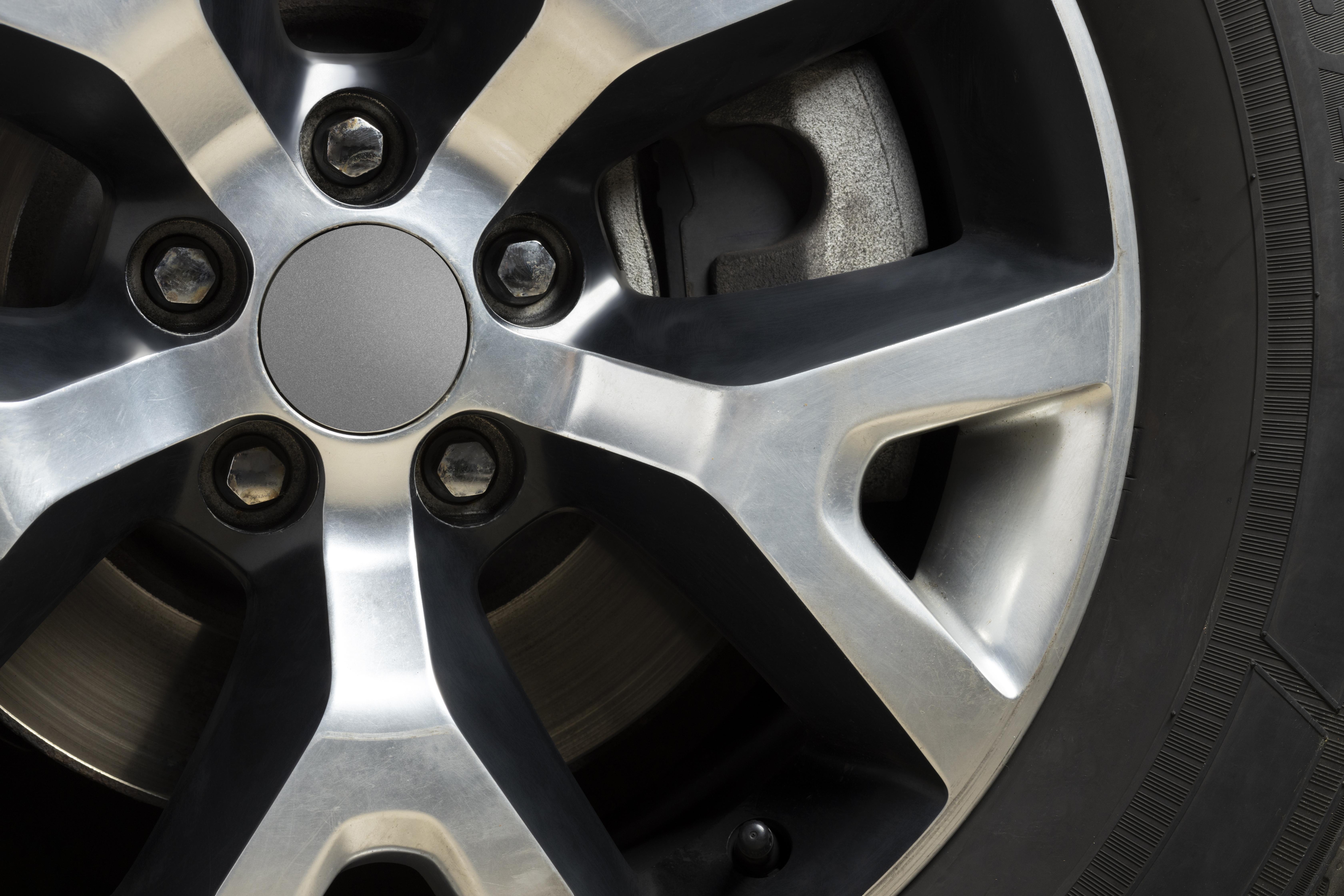 Why Red and Silver Colours Top the Charts in the Realm of Alloy Wheels 